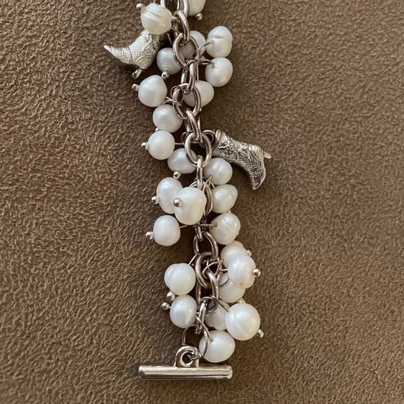 Statement mother of Pearl cluster pearl in  silver tone bracelet 8.5” - Picture 4 of 5